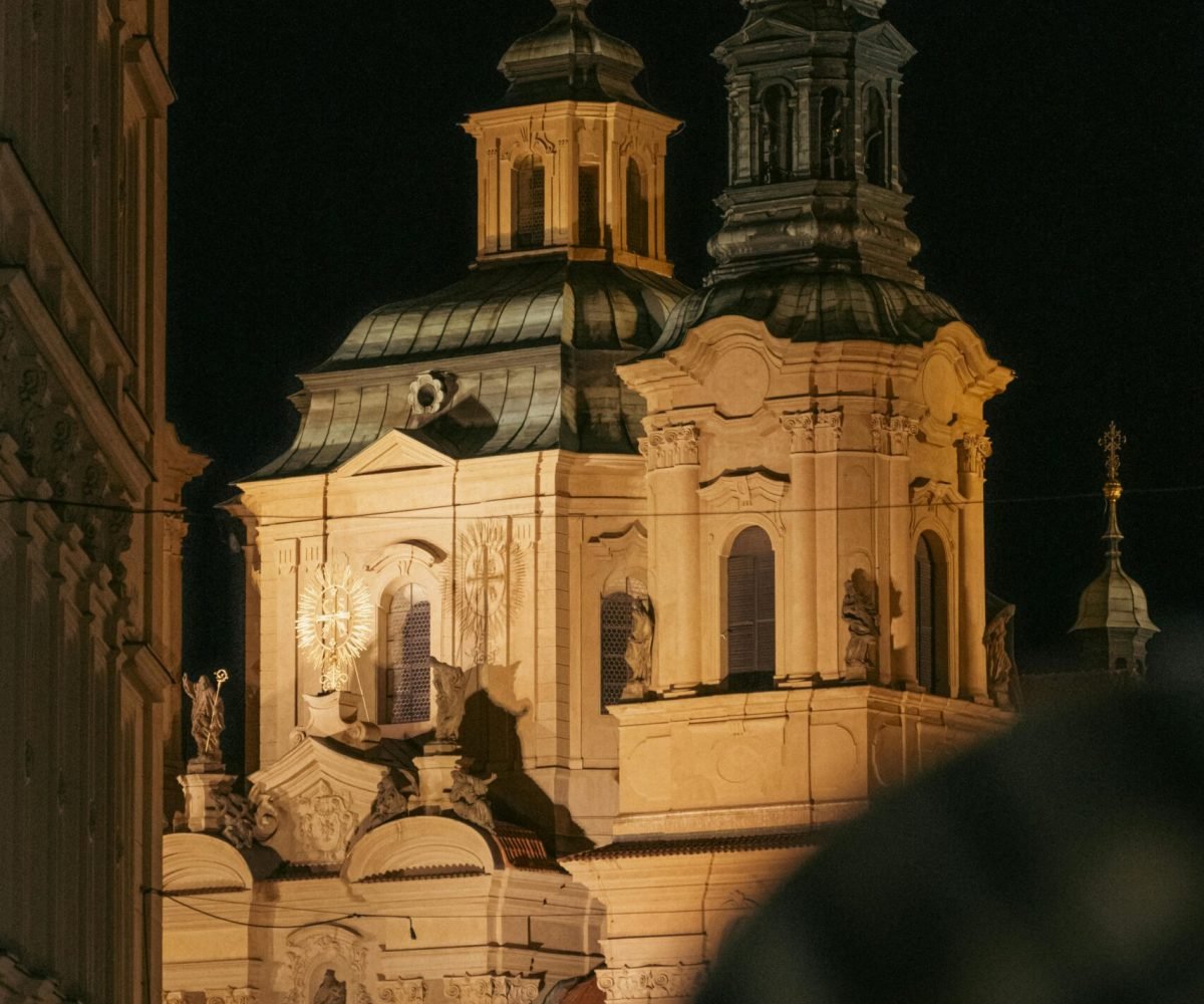 Picture of prague at night