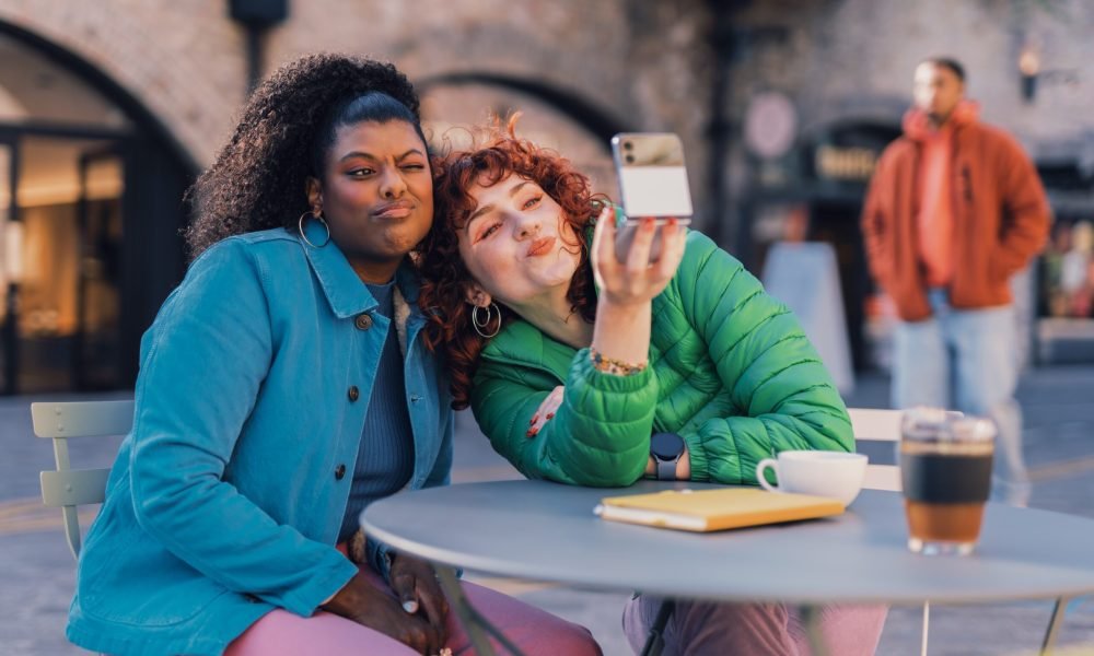 remote-workers-meeting-up-and-taking -a-selfie